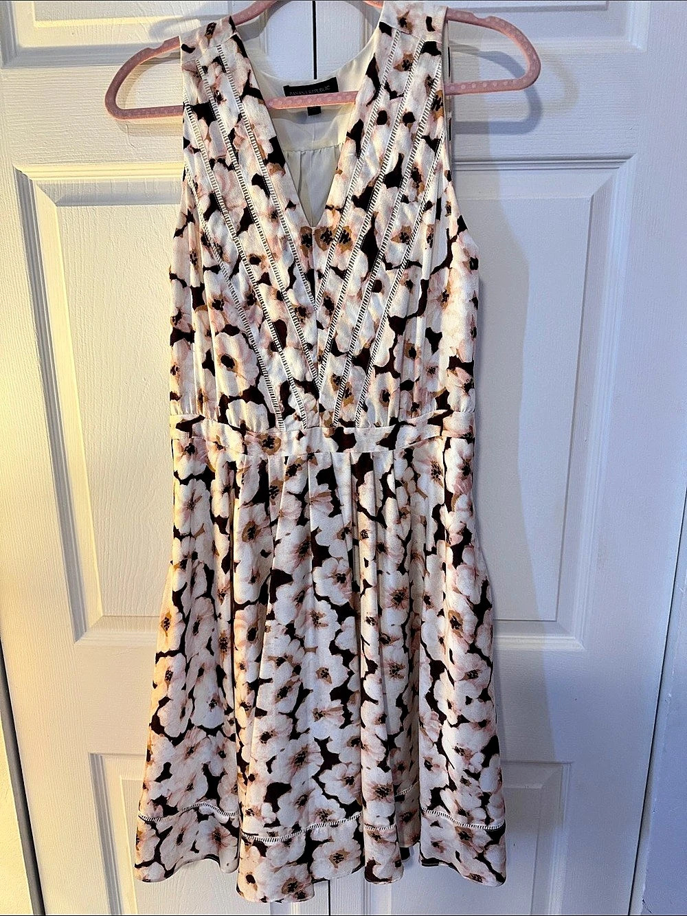 Banana Republic Floral Pleated tea length Dress in White & Brown Size 10 NWT